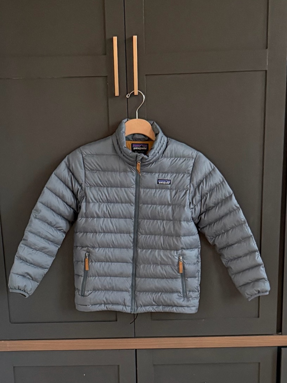Patagonia Kids' Down Sweater Jacket in a light grey M/10